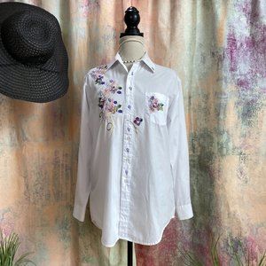 VTG 📌 Omni II LTD Embroidered Floral Button Down Blouse